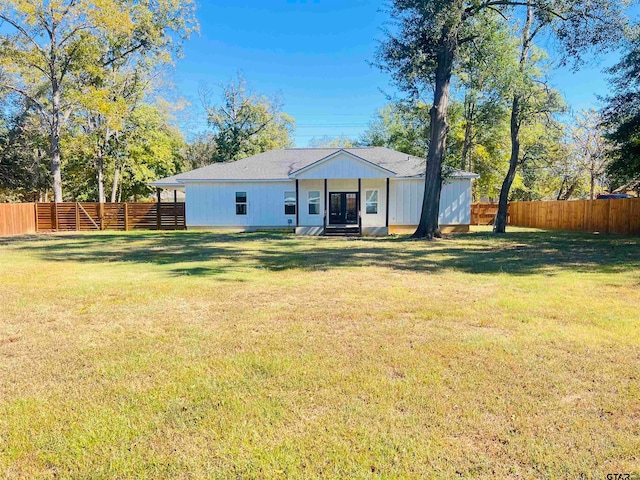 view of front of property with a front lawn