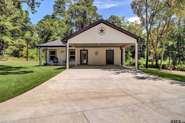 view of front of house featuring a front yard and a carport