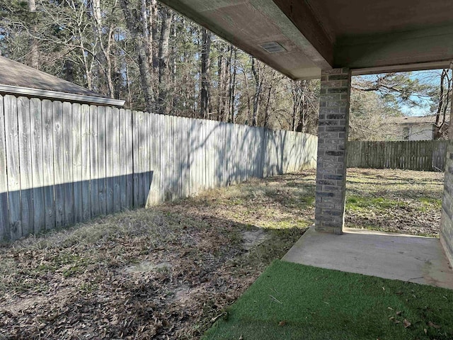 view of yard featuring a patio area