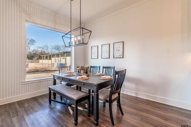 dining room featuring crown molding, dark hardwood / wood-style floors, and a chandelier