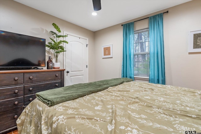 bedroom featuring ceiling fan