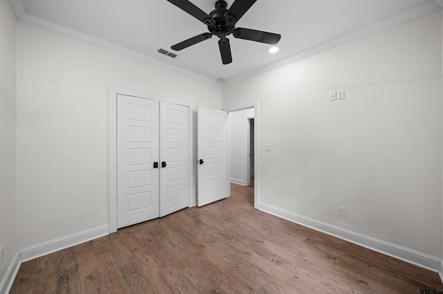 21488 Forest Pl, Flint, TX 75762 - unfurnished bedroom with crown molding, wood finished floors, a closet, recessed lighting, and a ceiling fan