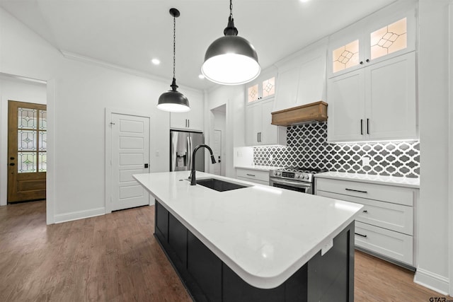 21488 Forest Pl, Flint, TX 75762 - kitchen with stainless steel appliances, an island with sink, backsplash, light countertops, and white cabinets