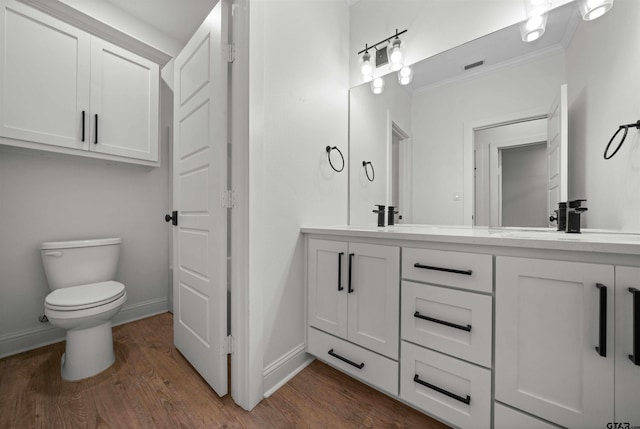 21488 Forest Pl, Flint, TX 75762 - full bathroom with double vanity, wood finished floors, and crown molding