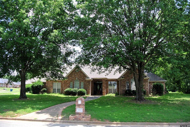 view of front of house featuring a front yard