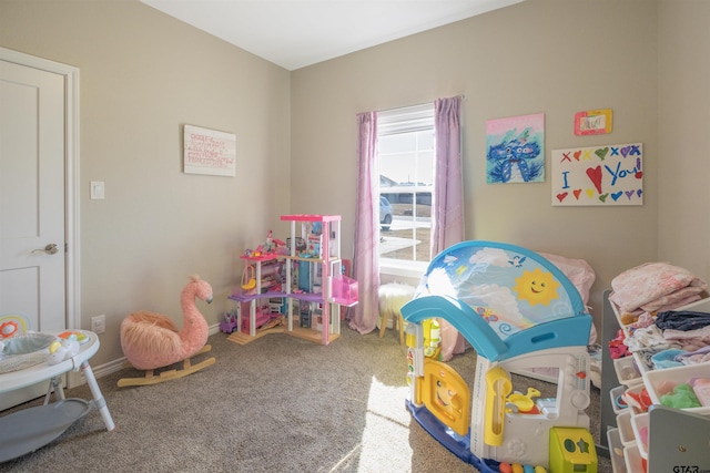 recreation room featuring carpet