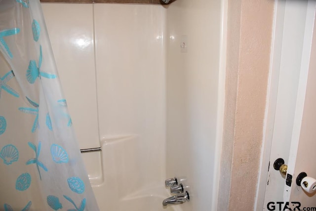 bathroom featuring shower / bathtub combination with curtain