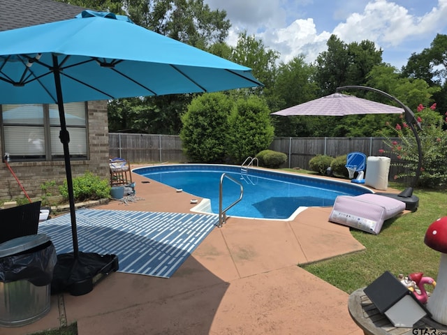 115 Pearson Ln, Longview, TX 75604 - view of swimming pool featuring a fenced backyard and a patio