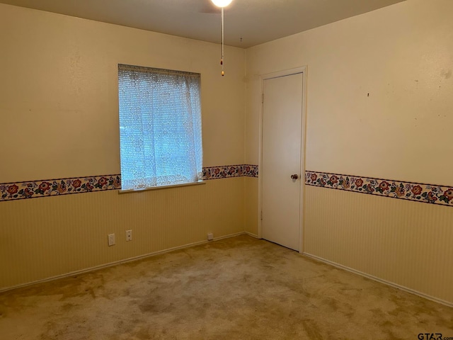 spare room featuring carpet floors