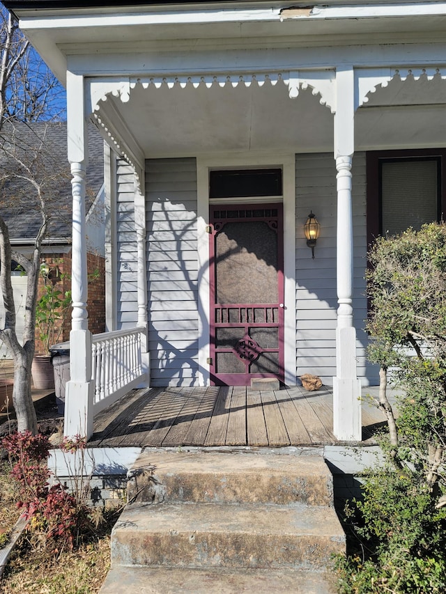 property entrance featuring covered porch