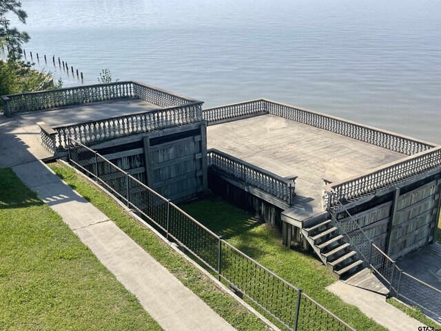 464 Forest Hills Dr, Livingston, TX 77351 - aerial view of a nearby body of water