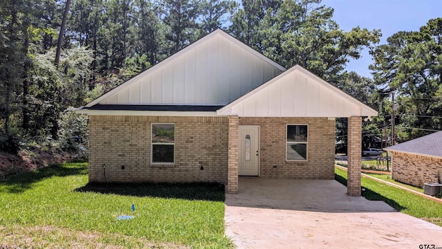 20428 High Point Dr, Flint, TX 75762 - view of front facade featuring board and batten siding, a front lawn, brick siding, and concrete driveway
