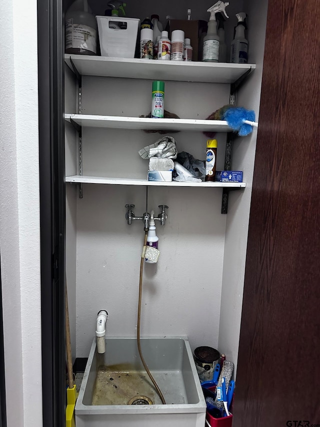 133 E Reagan St, Palestine, TX 75801 - laundry room with a sink
