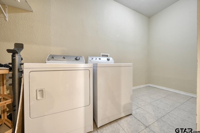 washroom featuring light tile patterned floors and independent washer and dryer