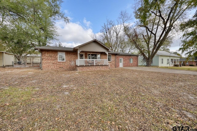 ranch-style house with a porch