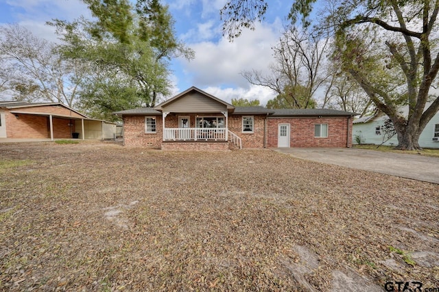 ranch-style house with covered porch