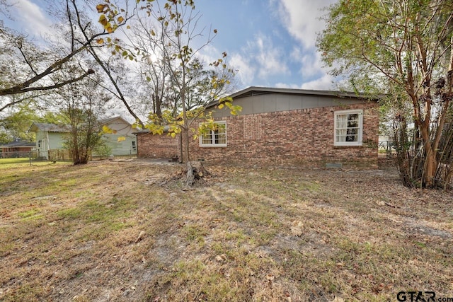 exterior space featuring a yard