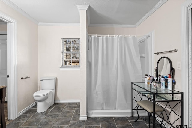 bathroom featuring curtained shower, ornamental molding, and toilet