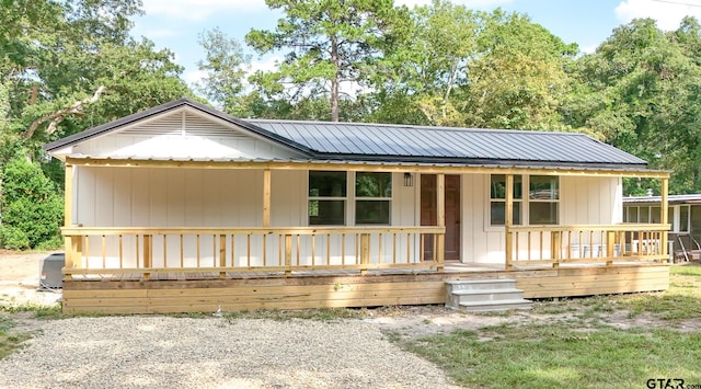 view of front of property with a porch