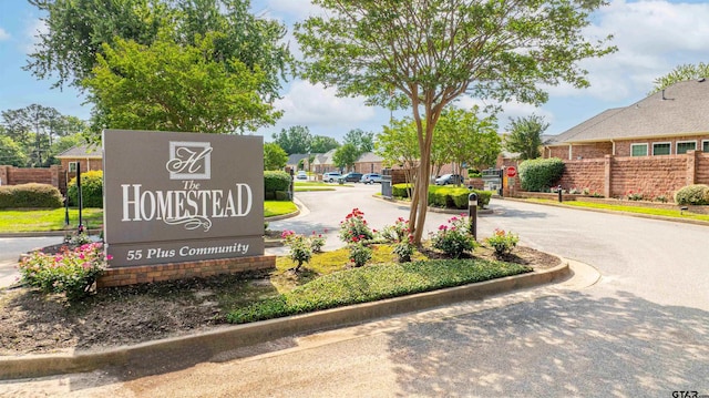 2215 Homestead Ln, Tyler, TX 75701 - community sign featuring a residential view and fence