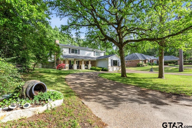 view of front of house featuring a front yard