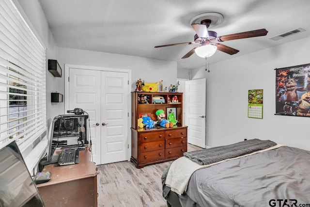 bedroom featuring light wood-type flooring, a closet, and ceiling fan