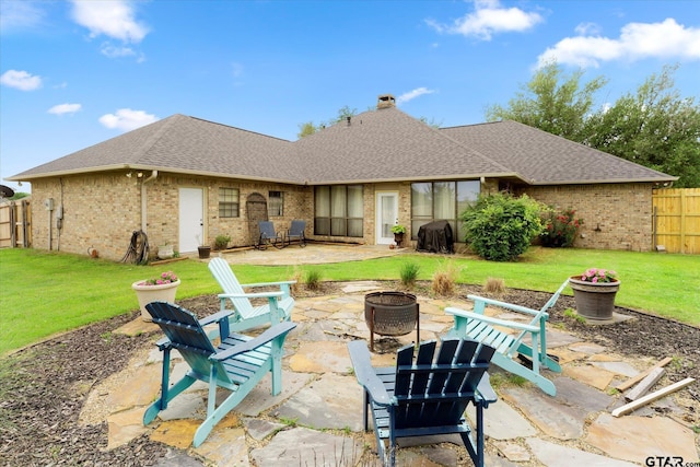 view of patio featuring a fire pit