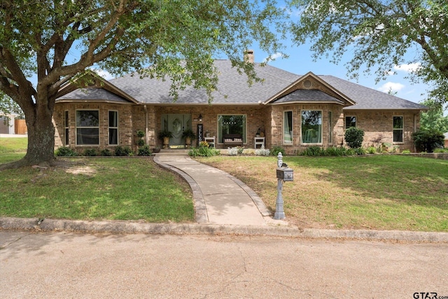 view of front of property with a front yard