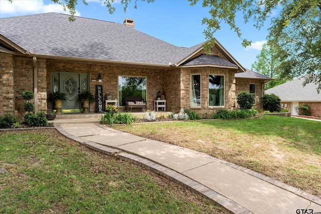 ranch-style house featuring a front lawn and covered porch