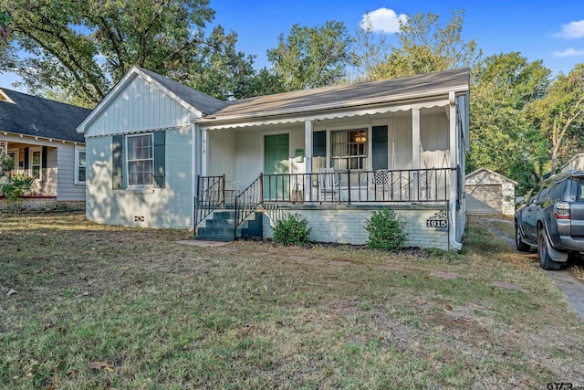 view of front facade with a porch and a front yard