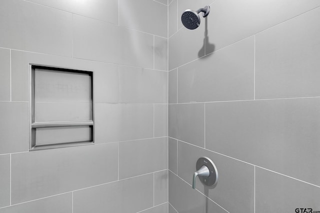 details featuring tiled shower