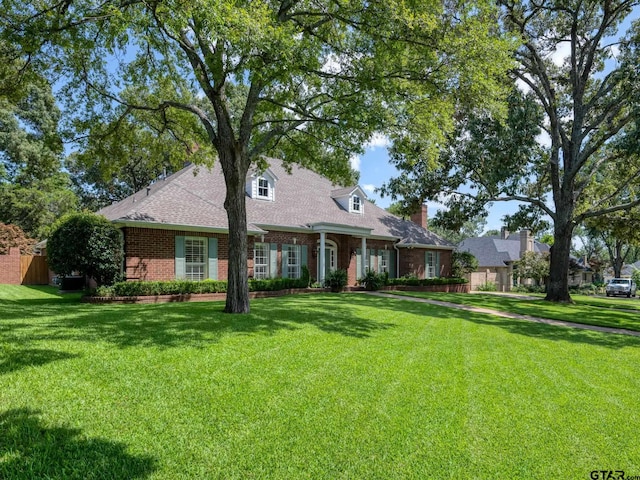 new england style home with a front lawn