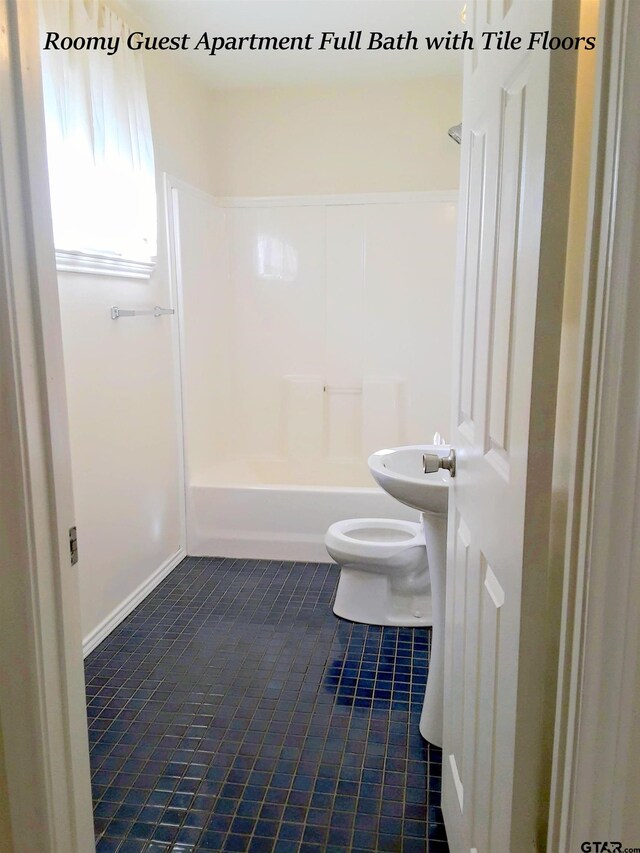 237 Oregon St, Van, TX 75790 - full bathroom featuring shower / washtub combination and tile patterned flooring