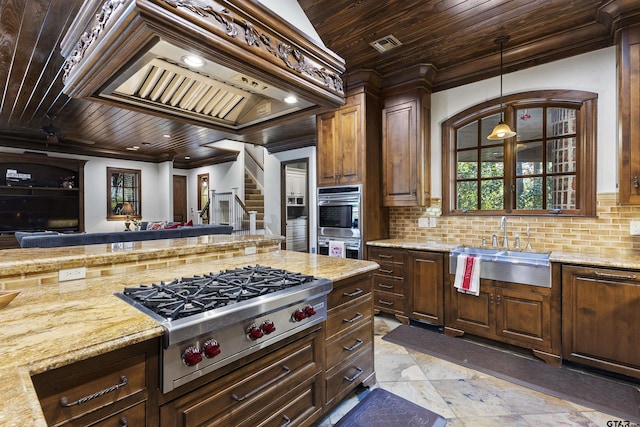 2205 Kingsmill Cir, Tyler, TX 75703 - kitchen featuring stainless steel appliances, a sink, wood ceiling, and decorative backsplash