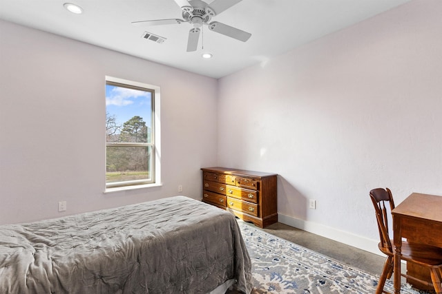 bedroom with ceiling fan