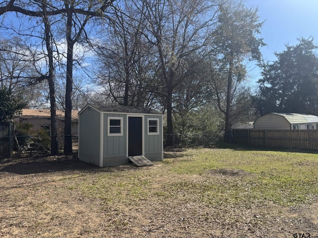 view of yard with a storage shed