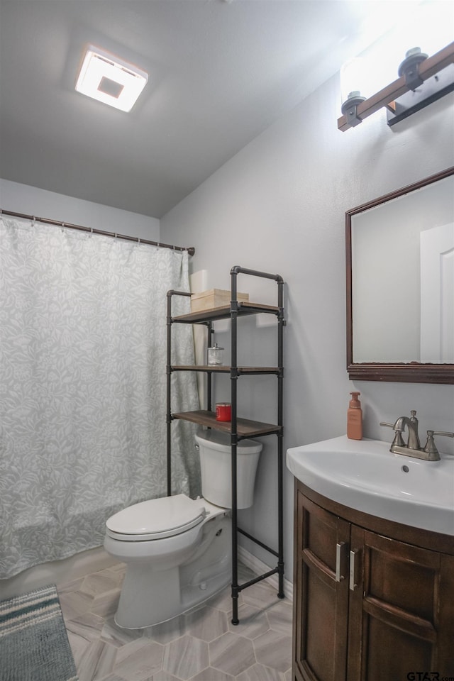 5734 Mustang Trl, Tyler, TX 75707 - full bathroom featuring toilet, vaulted ceiling, a shower with curtain, and vanity