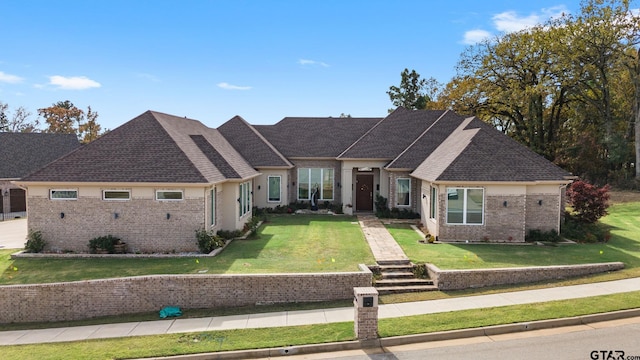 view of front of home featuring a front lawn