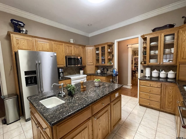 3617 Flagstone Dr, Tyler, TX 75707 - kitchen with stainless steel appliances, a sink, ornate columns, an island with sink, and decorative backsplash
