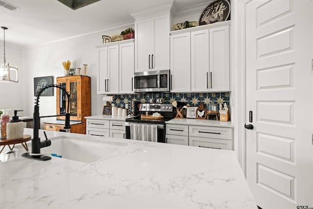 kitchen with stainless steel appliances, a sink, visible vents, ornamental molding, and decorative backsplash