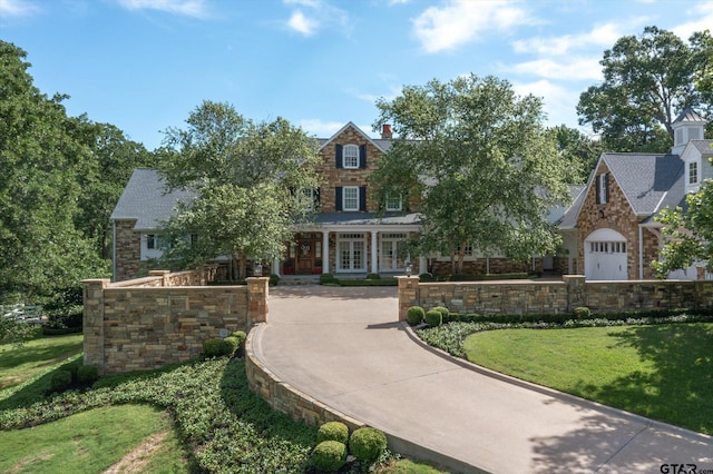 view of front of home featuring a garage and a front yard