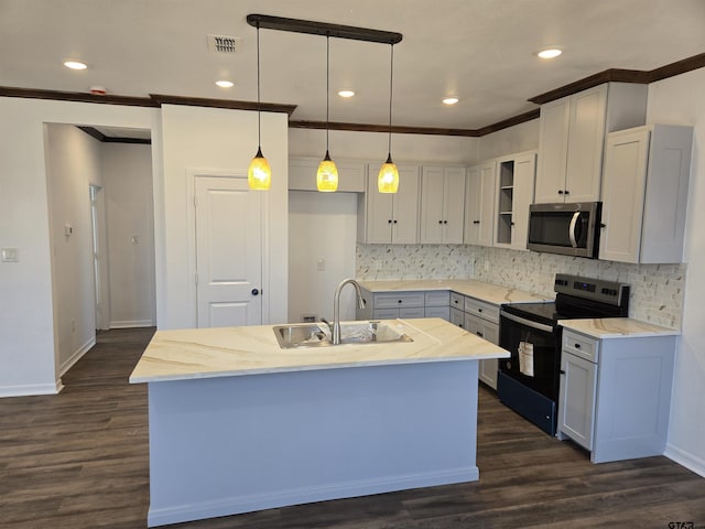 kitchen with dark hardwood / wood-style floors, black electric range oven, sink, hanging light fixtures, and a kitchen island with sink