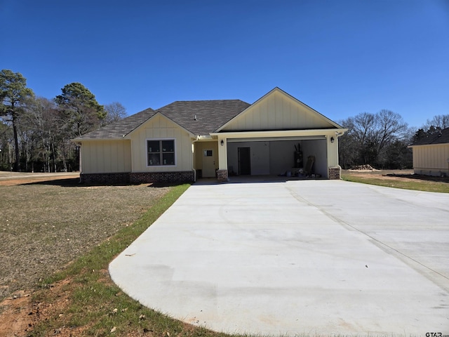 ranch-style house featuring a garage