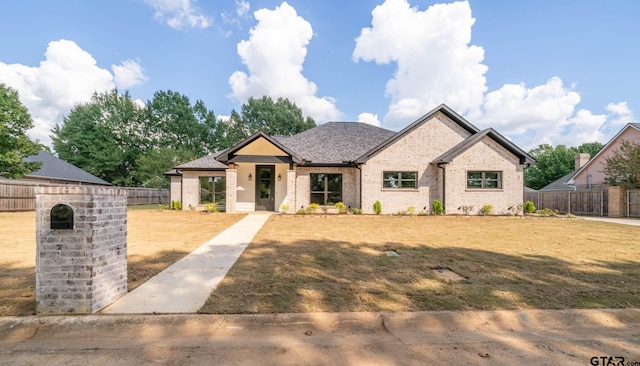 view of front of home featuring a front yard