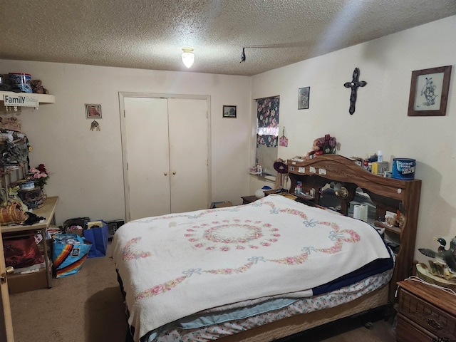 bedroom with carpet, a closet, and a textured ceiling