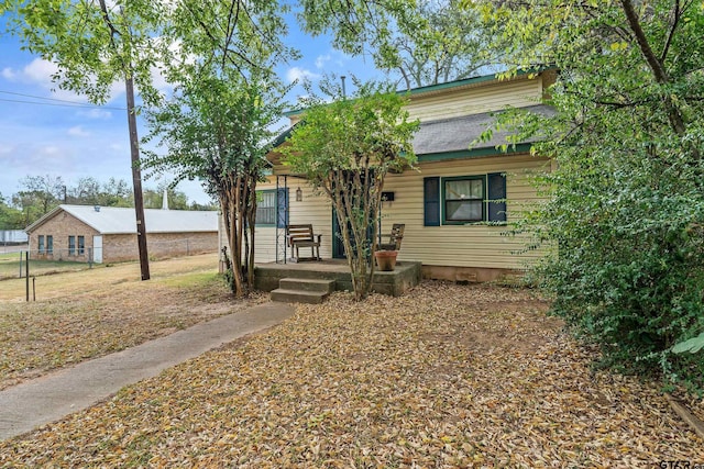 view of front of property