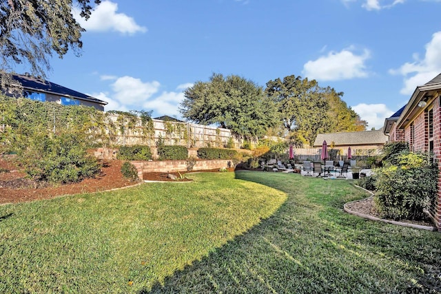 view of yard featuring a patio