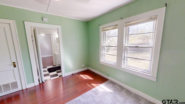 280 Dickard St, Hawkins, TX 75765 - interior space featuring visible vents, baseboards, and wood finished floors
