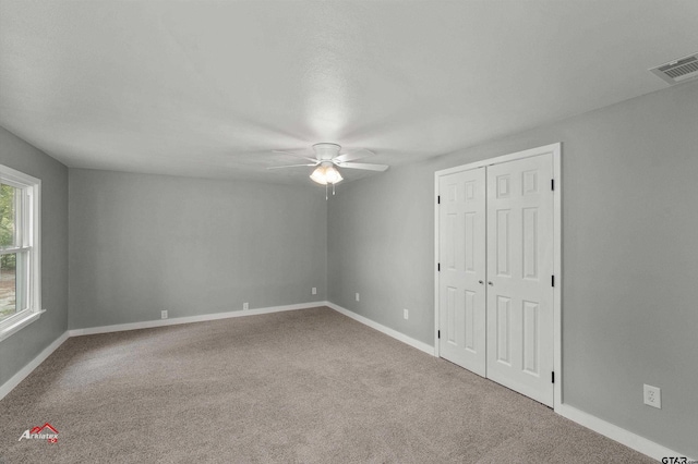 unfurnished room featuring ceiling fan and carpet floors