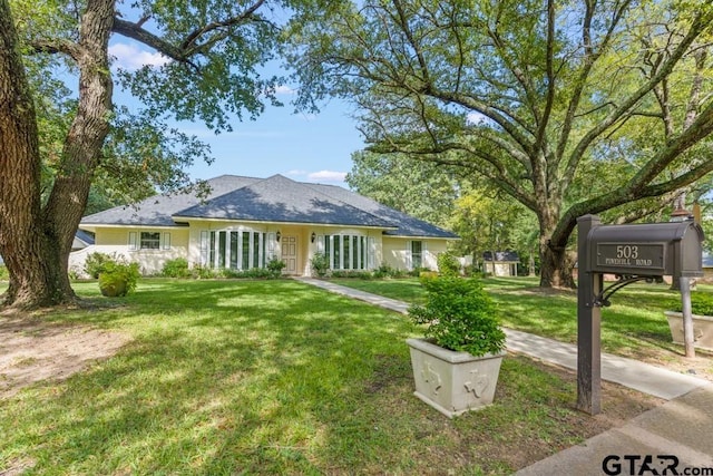 ranch-style home with a front yard